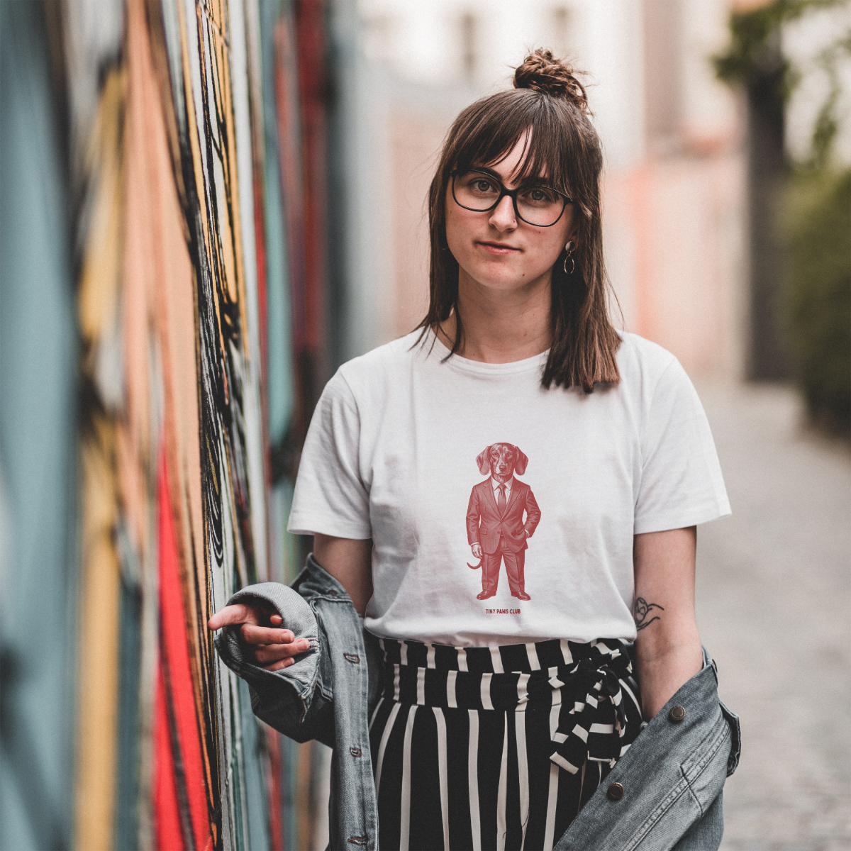 Business sausage - Front print bordeaux - dachshund T-shirt