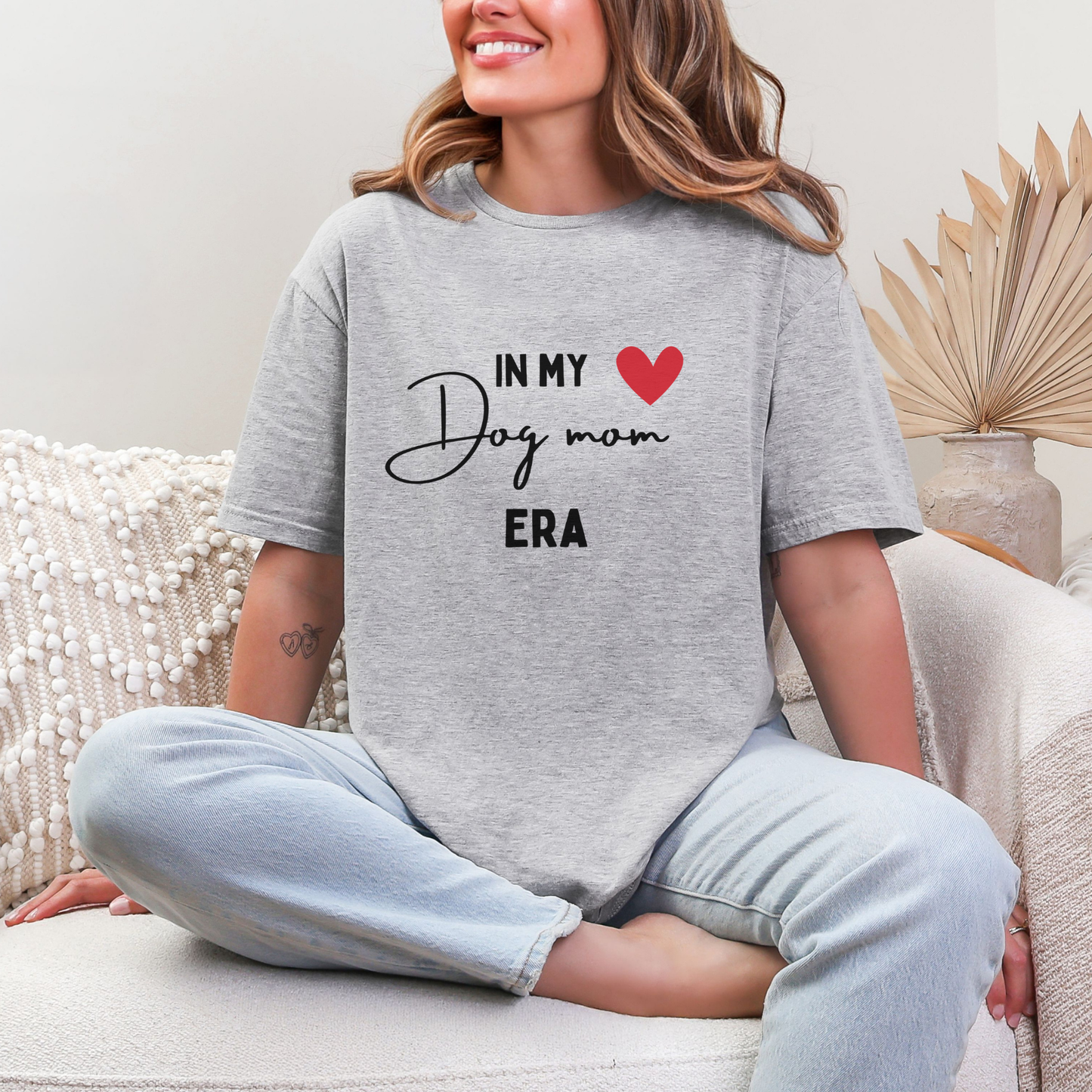 T-shirt uit het tijdperk van de hondenmoeder