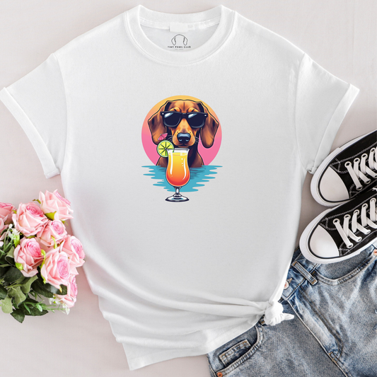 T-shirt Teckel sirotant un cocktail