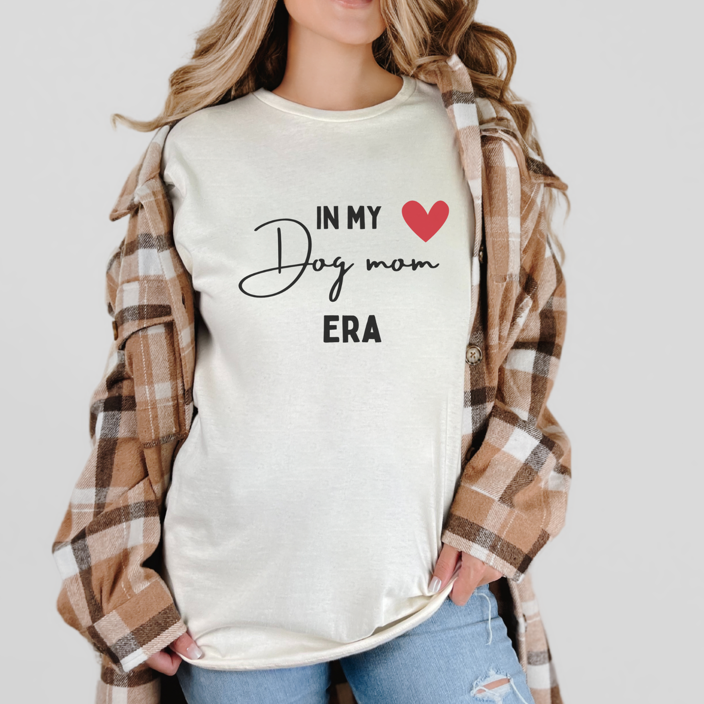 T-shirt uit het tijdperk van de hondenmoeder