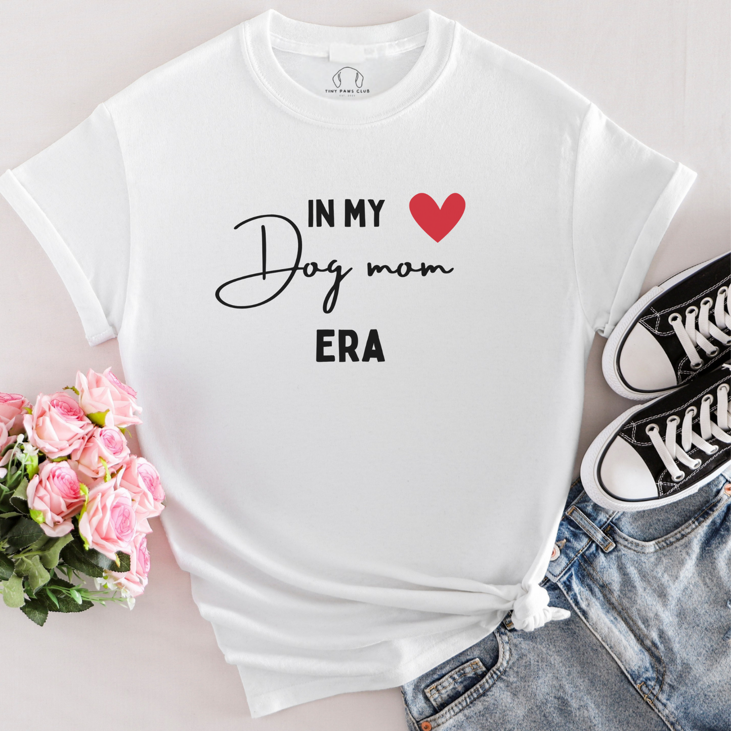 T-shirt uit het tijdperk van de hondenmoeder