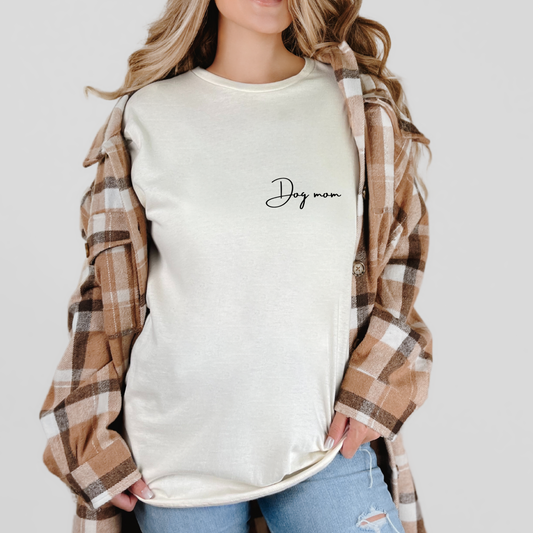 Basic borst T-shirt van Dog Mom