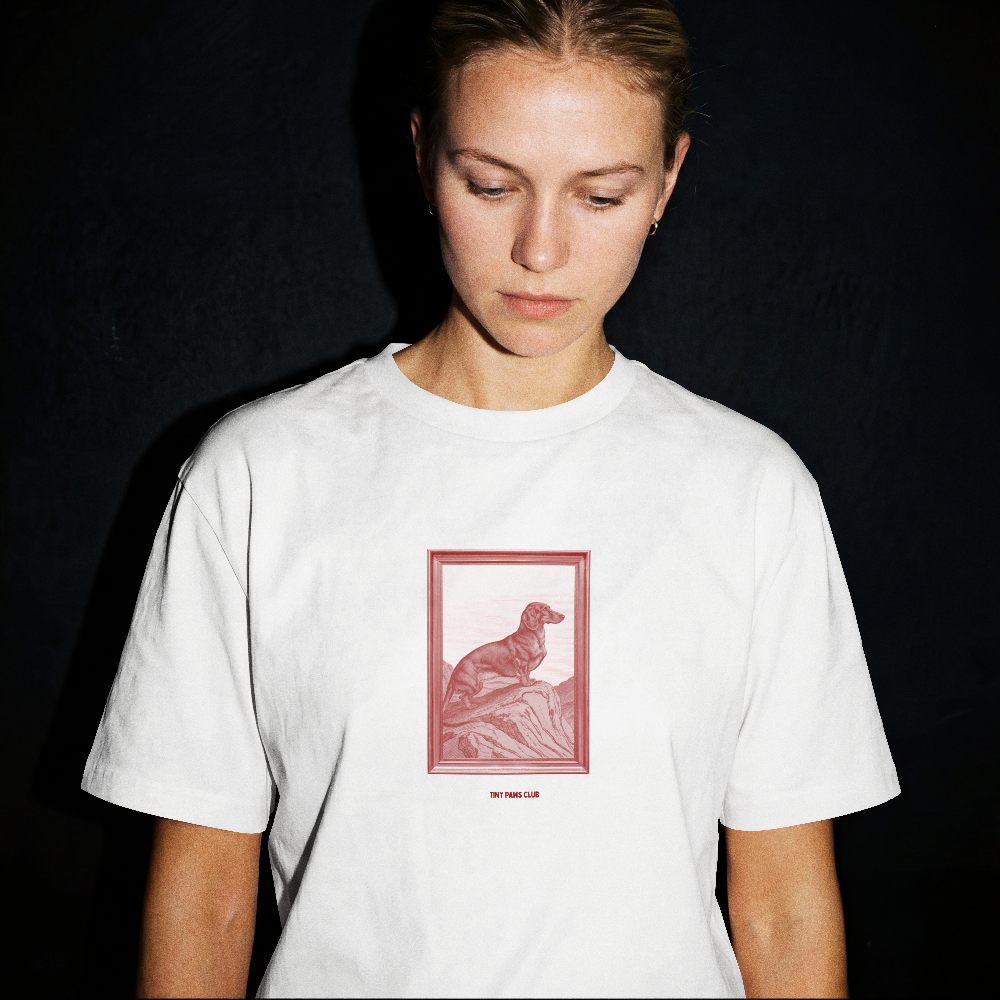 Doxxie Portrait - Front print bordeaux - dachshund T-shirt