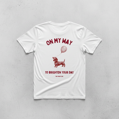 On my way - bordeaux - dachshund T-shirt