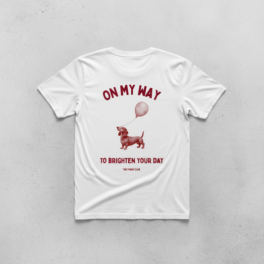 On my way - bordeaux - dachshund T-shirt