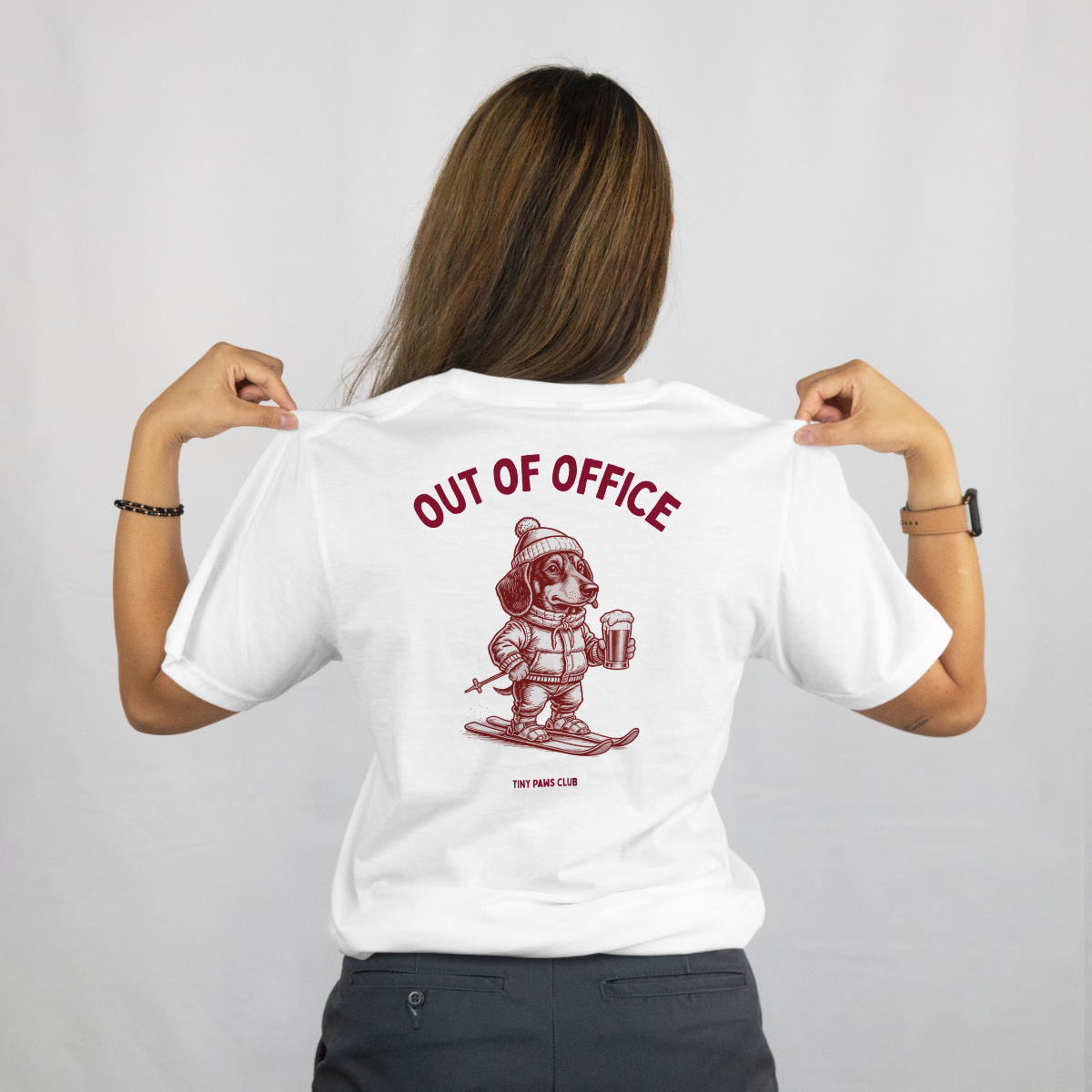 Out of office - bordeaux - dachshund T-shirt